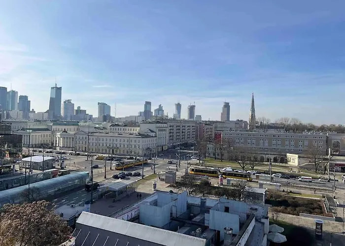 Bright 7Th Floor Central Home With Balcony & View