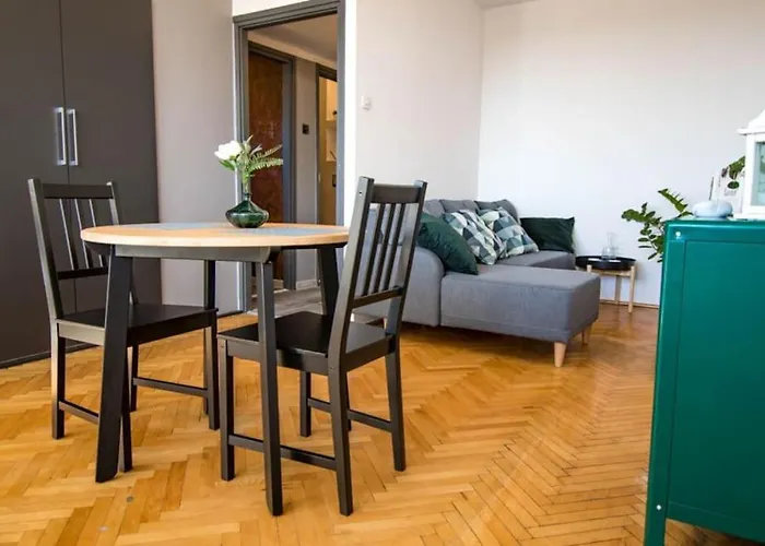 Bright 7Th Floor Central Home With Balcony & View